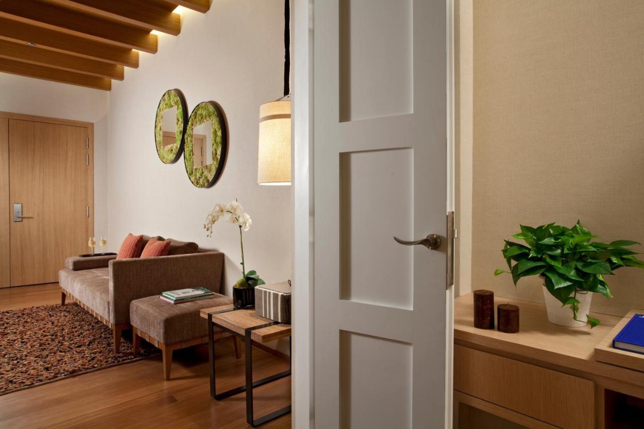 Oasia Resort Sentosa By Far East Hospitality Singapur Exterior foto A door opening into a living room