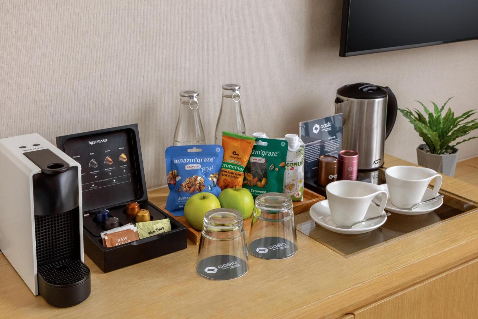 Oasia Resort Sentosa By Far East Hospitality Singapur Exterior foto A Nespresso coffee machine in a hotel room